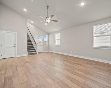 219 Pinnacle Lane - Photo Thumbnail 15