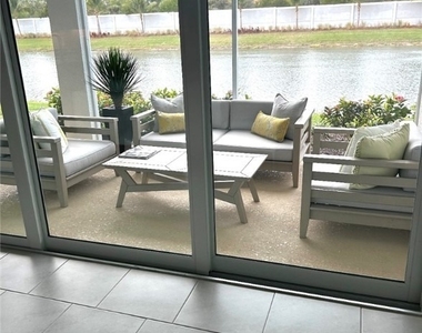 2555 Seychelles Drive - Photo Thumbnail 21