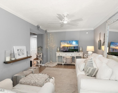291 8th Avenue S - Photo Thumbnail 12