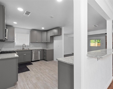 500 Shirleen Drive - Photo Thumbnail 7