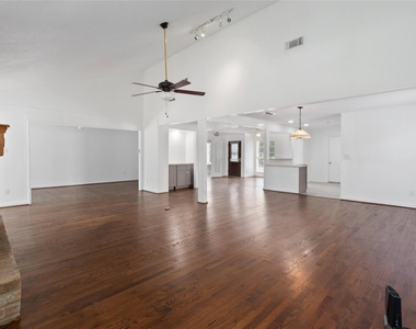 500 Shirleen Drive - Photo Thumbnail 12