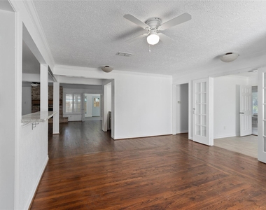 500 Shirleen Drive - Photo Thumbnail 6