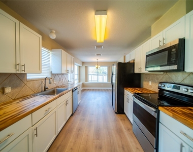 10723 Scenic Drive - Photo Thumbnail 5