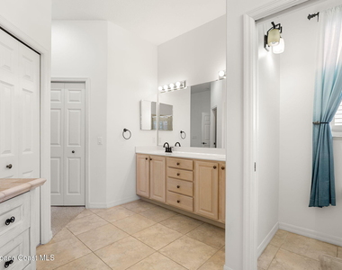 379 Pentland Drive - Photo Thumbnail 13