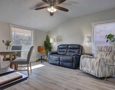117 E Euclid Avenue - Photo Thumbnail 16