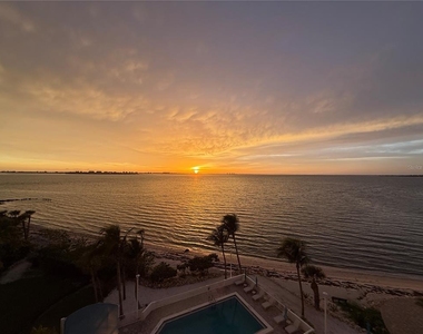 11 Sunset Drive - Photo Thumbnail 2