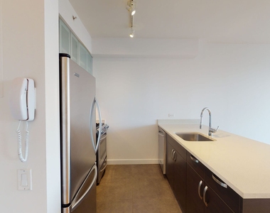 808 Columbus Ave - Photo Thumbnail 2