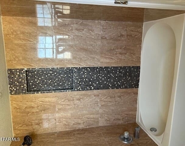 11275 Pebble Hills Boulevard - Photo Thumbnail 11