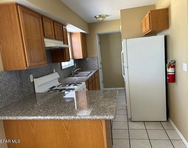 11275 Pebble Hills Boulevard - Photo Thumbnail 4