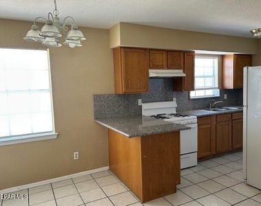 11275 Pebble Hills Boulevard - Photo Thumbnail 3