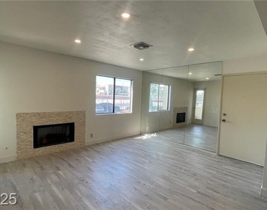 1701 E Katie Avenue - Photo Thumbnail 2
