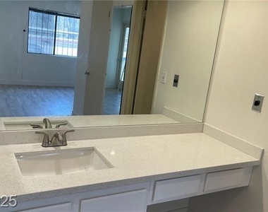 1701 E Katie Avenue - Photo Thumbnail 17