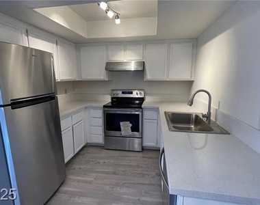 1701 E Katie Avenue - Photo Thumbnail 6