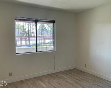 1701 E Katie Avenue - Photo Thumbnail 18