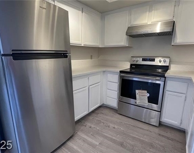 1701 E Katie Avenue - Photo Thumbnail 7