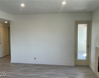 1701 E Katie Avenue - Photo Thumbnail 1
