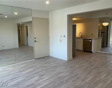 1701 E Katie Avenue - Photo Thumbnail 5