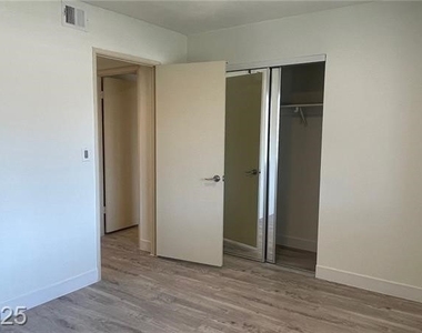 1701 E Katie Avenue - Photo Thumbnail 19