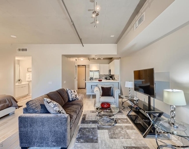 353 E Bonneville Avenue - Photo Thumbnail 2