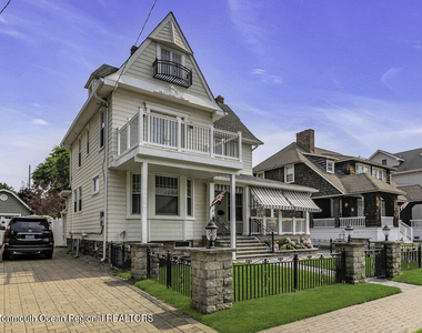 210 8th Avenue - Photo Thumbnail 2