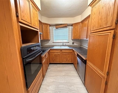 1416 Norwood Drive - Photo Thumbnail 4