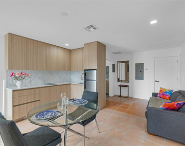 307 N Highland Drive - Photo Thumbnail 4