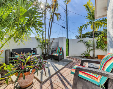 307 N Highland Drive - Photo Thumbnail 2