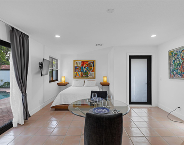 307 N Highland Drive - Photo Thumbnail 12