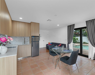 307 N Highland Drive - Photo Thumbnail 3