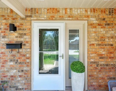 3901 Montecito Drive - Photo Thumbnail 22