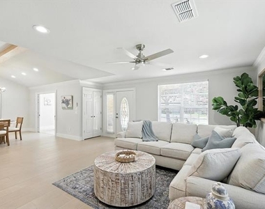 3901 Montecito Drive - Photo Thumbnail 3