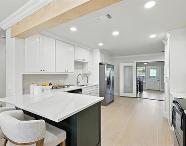 3901 Montecito Drive - Photo Thumbnail 7