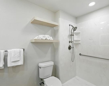 3901 Montecito Drive - Photo Thumbnail 12