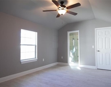 1606 Davis Boulevard - Photo Thumbnail 9