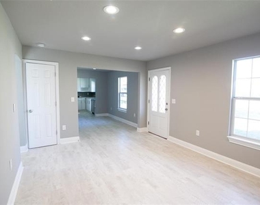 1606 Davis Boulevard - Photo Thumbnail 14