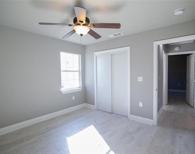 1606 Davis Boulevard - Photo Thumbnail 4