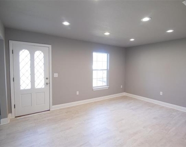 1606 Davis Boulevard - Photo Thumbnail 15
