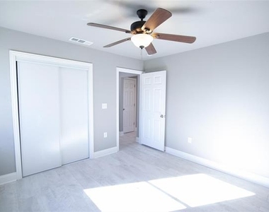 1606 Davis Boulevard - Photo Thumbnail 5