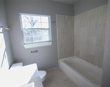 1606 Davis Boulevard - Photo Thumbnail 2