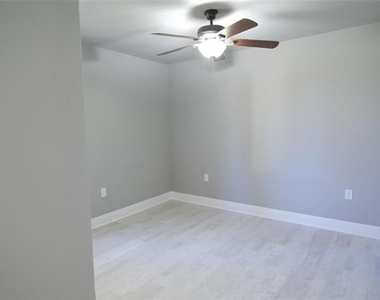 1606 Davis Boulevard - Photo Thumbnail 1