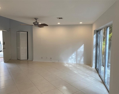 101 Se 15th Avenue - Photo Thumbnail 5