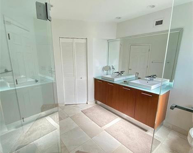 101 Se 15th Avenue - Photo Thumbnail 3