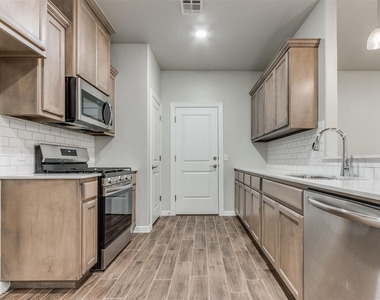 616 Maleah Place - Photo Thumbnail 17