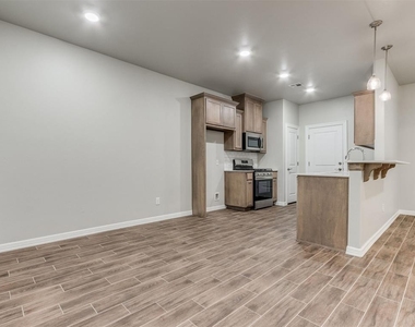 616 Maleah Place - Photo Thumbnail 11