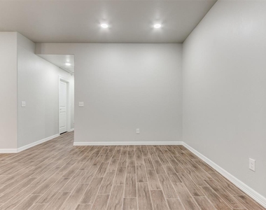 616 Maleah Place - Photo Thumbnail 12