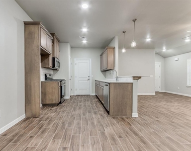 616 Maleah Place - Photo Thumbnail 14