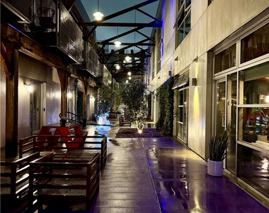 530 S Hewitt - Photo Thumbnail 6