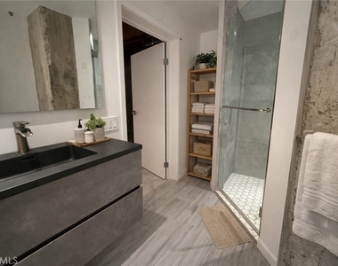 530 S Hewitt - Photo Thumbnail 22