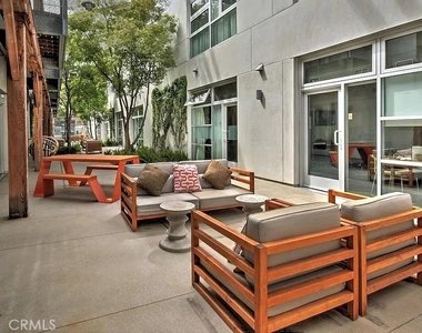530 S Hewitt - Photo Thumbnail 4
