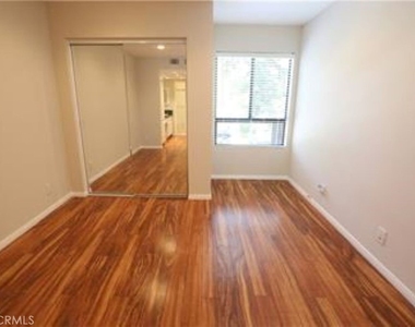 22100 Burbank - Photo Thumbnail 5